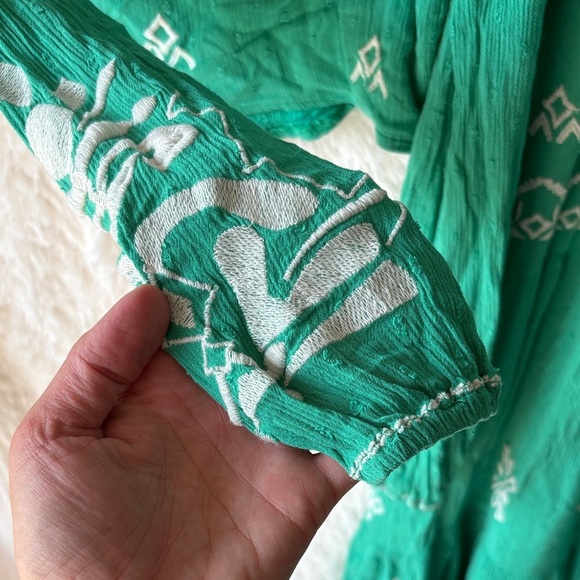 En Creme Green A-Line Skirt  and matching crop top with White Patterns - Picture 4 of 12